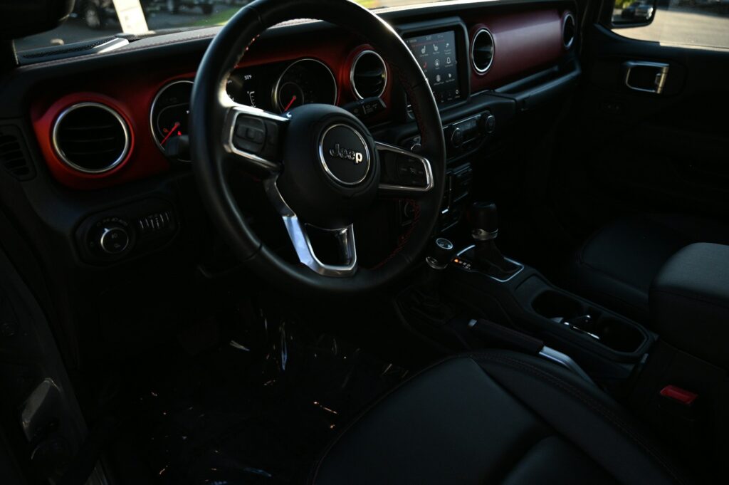 Jeep Gladiator Camper Shell: Interior 2